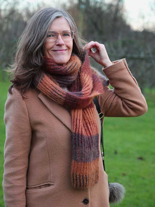 Over hoved og skulder Doktor i filosofi Fordampe Nordic Autumn Tørklæde i tofarvet patentstrik strikkeopskrift