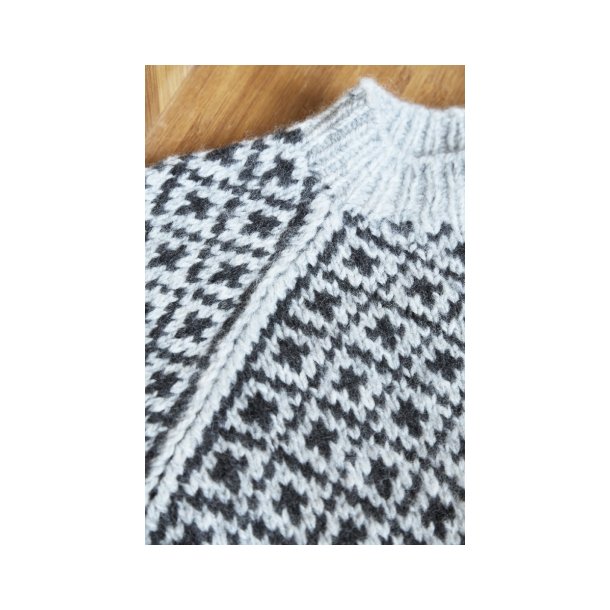Synslinie dal andrageren Klassisk Færøsk Dame Sweater med smuk raglan Strikkeopskrift til download
