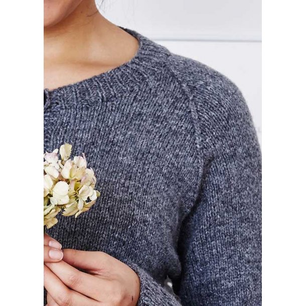 Celeste Lang Cardigan med bladbort - strikkeopskrift til download