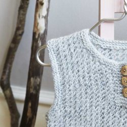 Siljes Vest &frac12;-4 r strikkeopskrift til download